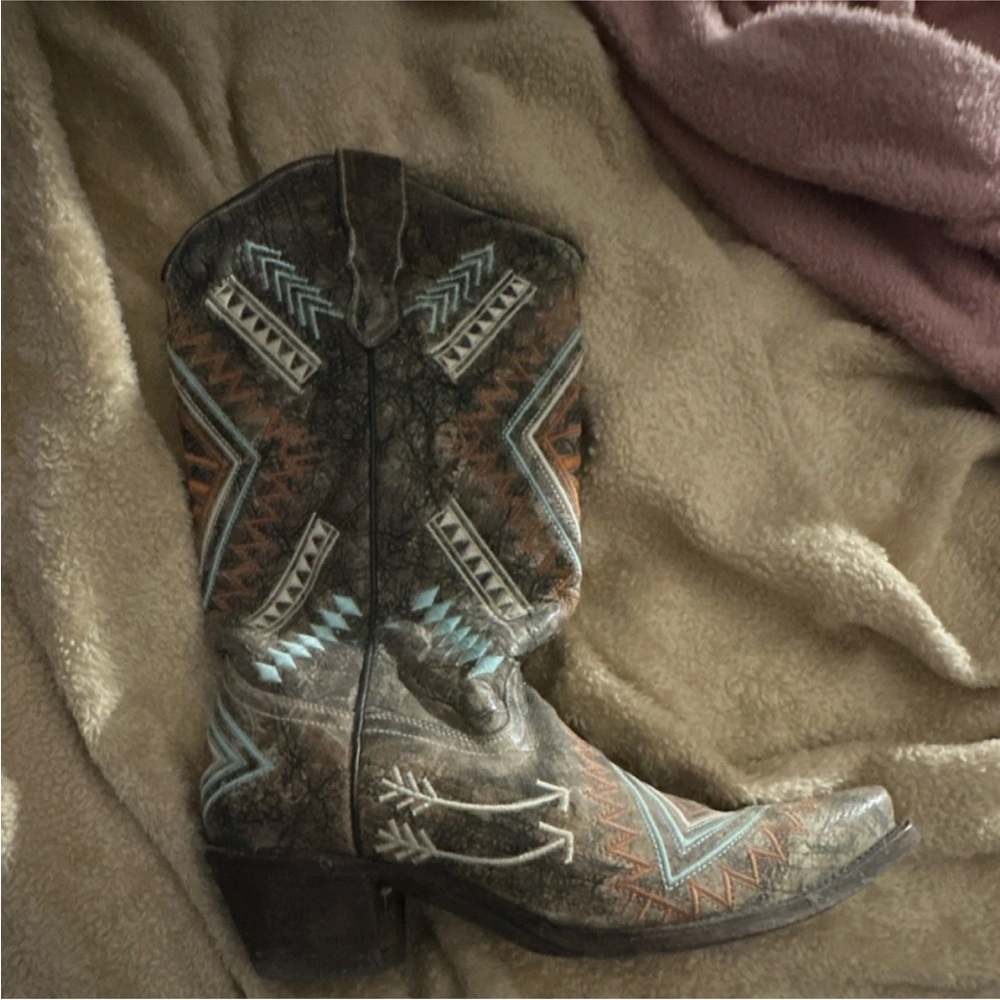 Embroidered Western Heeled Boots - Brown and Blue